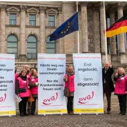 Demo des DVG (Direktversicherungsgeschädigte e.V.)  in Karlsruhe vor dem Bundesverfassungsgericht
