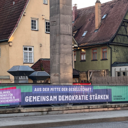 Demonstration „Lichtermeer für Demokratie und Menschenrechte“ – Esslinger Rathausplatz