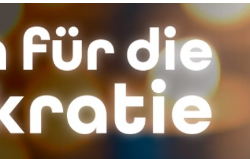 Licht an für die Demokratie - Lichteraktion der "Omas gegen Rechts" und des Bündnisses für Demokratie und Menschenrechte Kirchheim